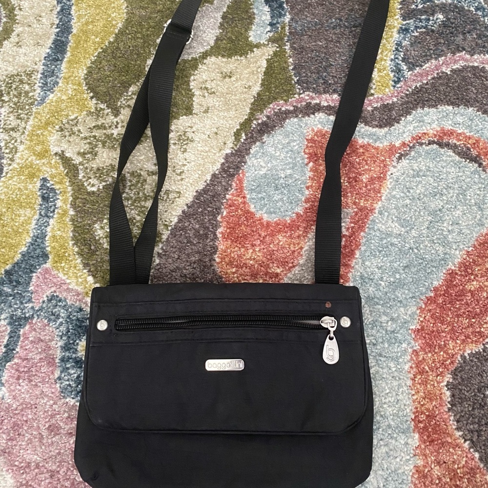 Black Baggallini Crossbody Bag